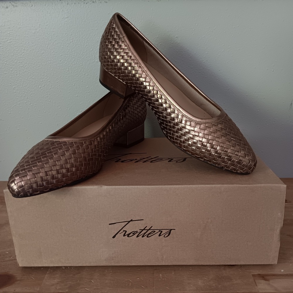Trotters Jade Pumps Womens 10.5 Wide Bronze Woven Metallic Block Heel